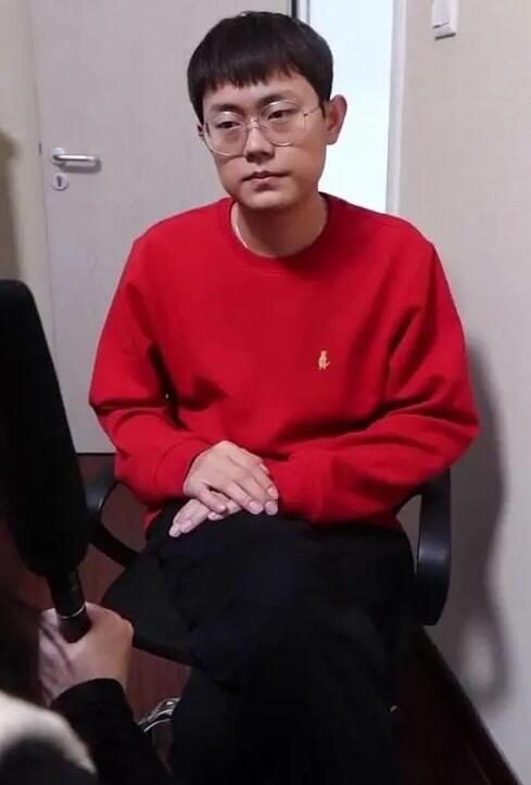 单月涨粉500万,最直男网红"维维啊"