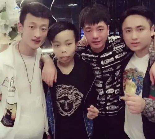 陈山的结婚对象是谁?散打哥没有透露女方的身份信息.