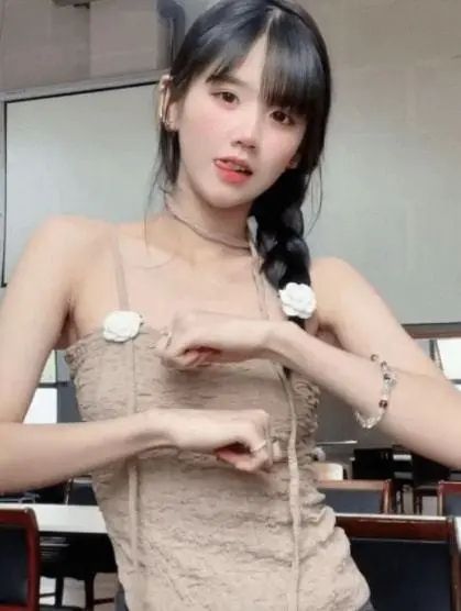 网红井川里予个人资料是日本人吗？为什么突然火了？