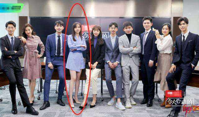 多次开着迈巴赫接梅桢上下班,让大家认识到他是一位家境殷实的富二代