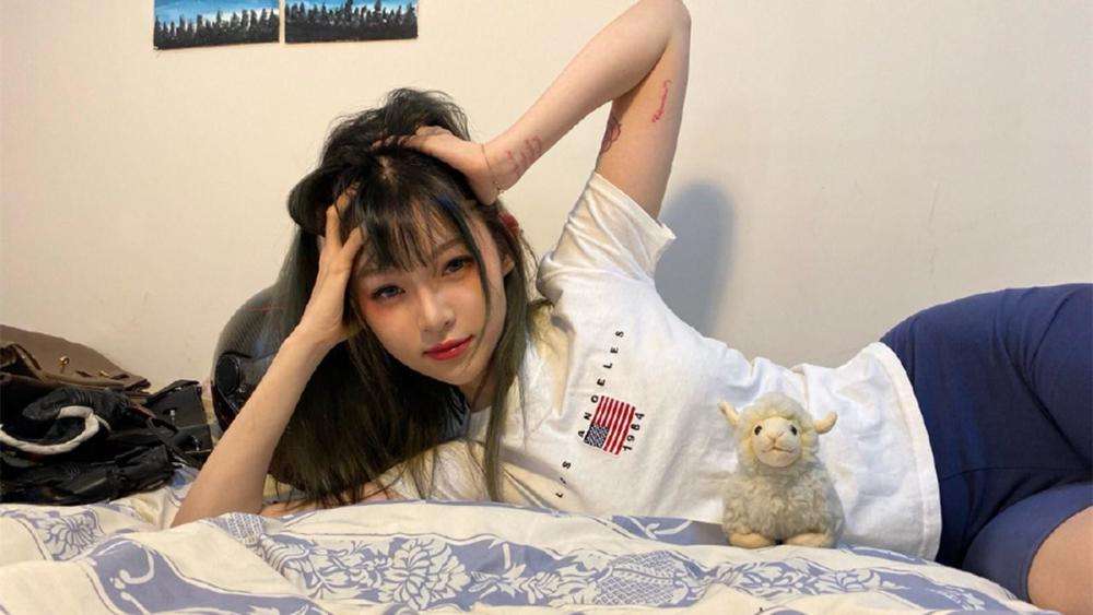 聂小雨1天涨粉40多万，离开痞幼后，她走上了另外一条道路