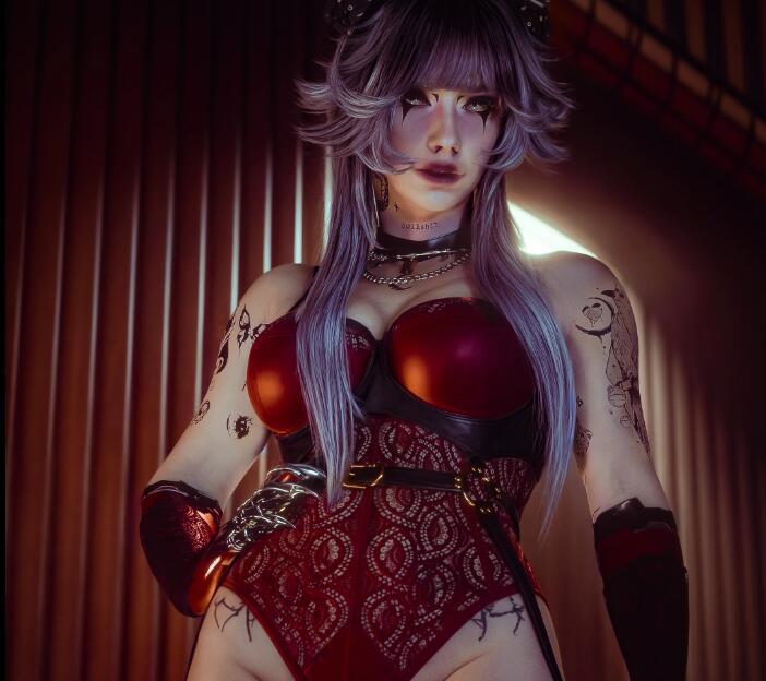 《賽博朋克2077》性感連體衣背帶MOD