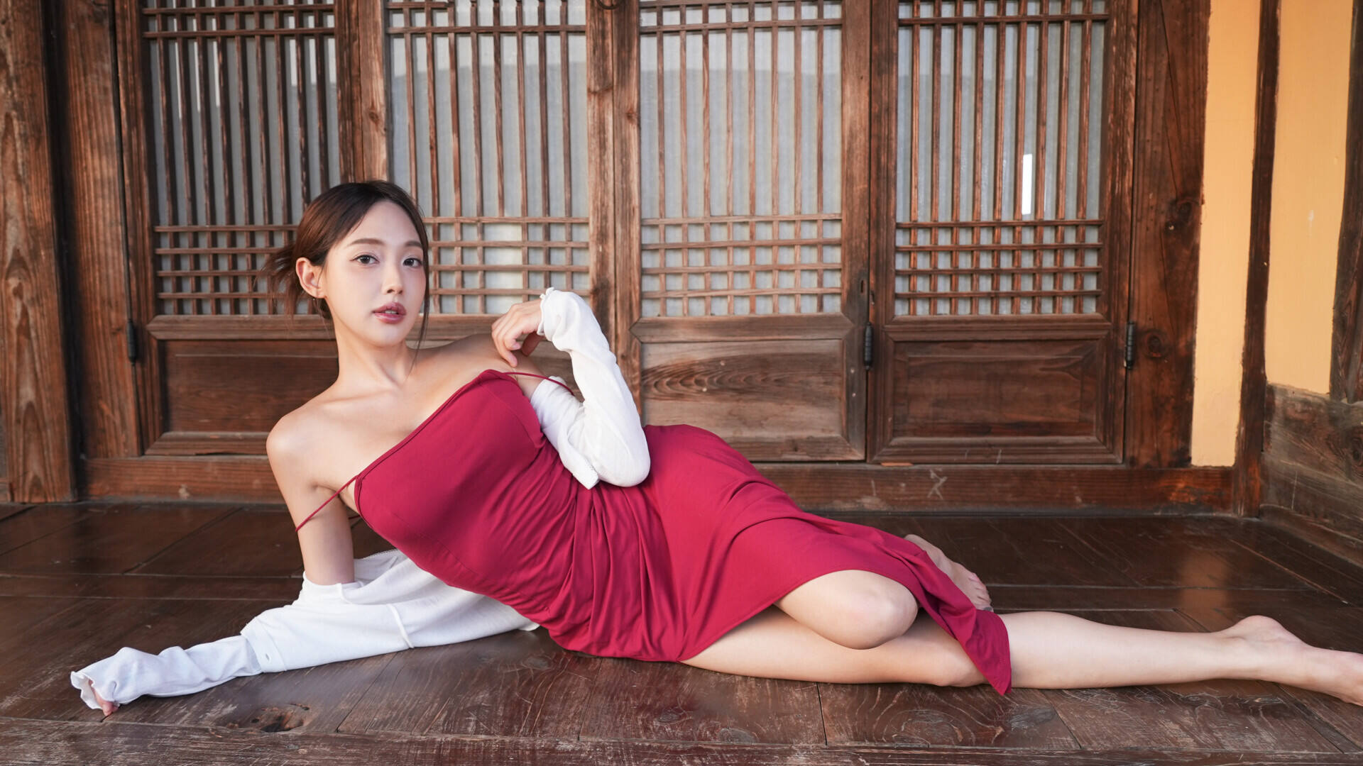 夏日美女：欧巴请和我恋爱吧！壁纸